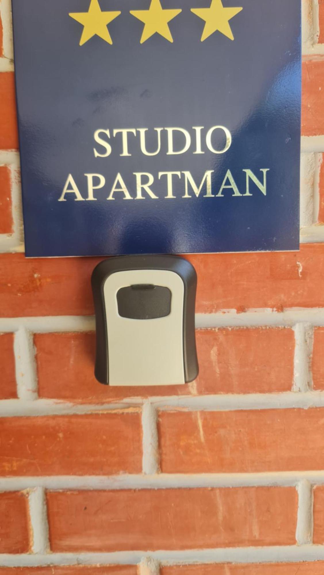Studio Apartman Karler Karlovac Bagian luar foto